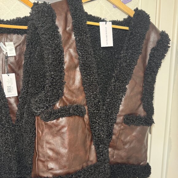 $100 off Reversible Vest (Vegan Leather) - Picture 2 of 5